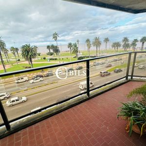 Venta Apartamento De 3 Dormitorios En Pocitos, Frente A Plaza Trouville