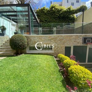 Venta Casa De 4 Dormitorios En Pocitos, Con Jardín, Piscina Y Parrillero