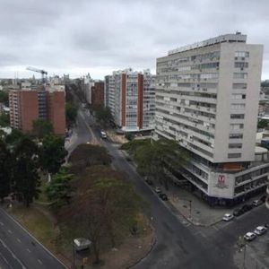 Exclusivo Apartamento En Venta, Ubicación Céntrica. 3 Dormitorios, Garaje Privado.