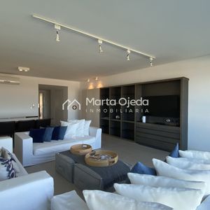 Exclusivo Apartamento De 2 Dormitorios Frente A Playa Brava Punta Del Este