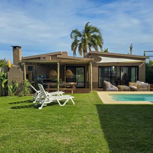 (bpv-bpv-10228)  Casa De 4 Dormitorios En Alquiler Pileta Y Parrillero Libre
