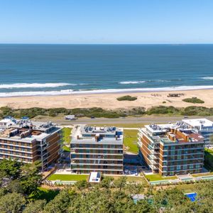 (bpv-bpv-10822)  Exclusivo Apartamento Con Jardin Y Piscina En Alquiler Punta Del Este Mon