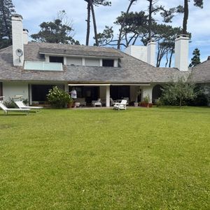 (bpv-bpv-10882)  Casa De 4 Dormitorios En Alquiler En Punta Del Este, Playa Brava