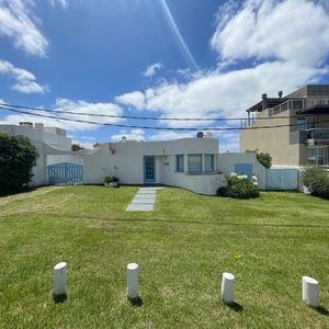 (bpv-bpv-4480)  Casa De La Ruta Al Mar De 4 Dormitorios En La Barra Con Pisc