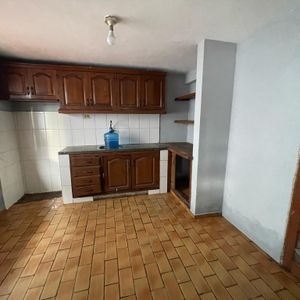 Casa Comercial En Alquiler Sobre Avenida