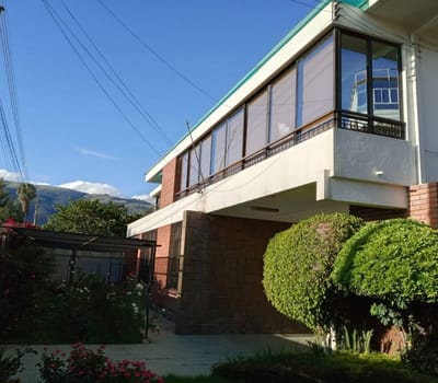 Casa Potencial En Esquina Comercial Sobre Av. Parque Familia.