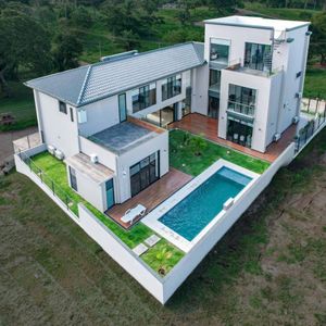 Mansion En Venta En El Urubo