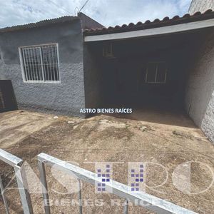 Casa Dos Dormitorios En Alquiler Melo