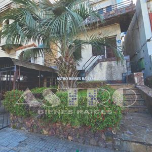 Casa Amplia  Ph Independiente Sobre Bulevar Artigas