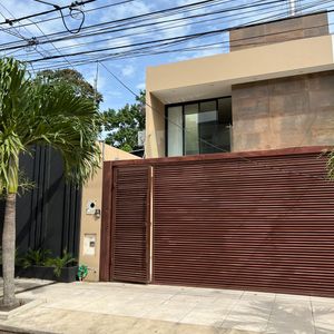 Casa En Venta En Av. Roca Y Coronado
