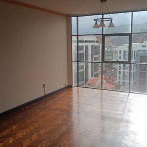 Departamento En Alquiler De 4 Dormitorios En Plena  21 De Calacoto