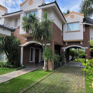 Residencia Excepcional: Gran Porte, Estilo Y Calidad Superi