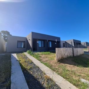 Casa En Venta De 3 Dormitorios En Lagomar Norte A Estrenar