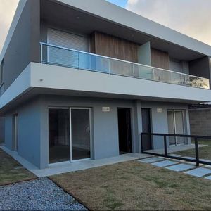 Venta Desarrollo Casa Solymar 3 Dormitorios 2 Baños Cochera . Disponible Ya !
