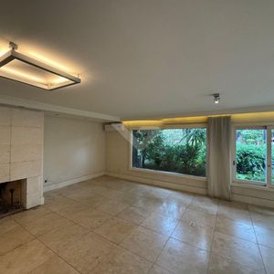 Venta Apartamento Planta Baja En Carrasco Sur. 3 Dormitorios En Suite. Jardin. Piscina.