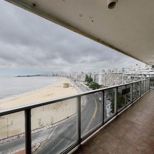 Venta Apartamento Rambla Pocitos 3 Dormitorios Y Servicio Con Garage