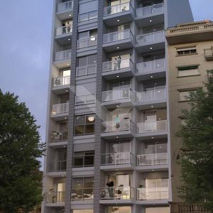 Venta Apartamento Centro 2 Dormitorios Con Patio
