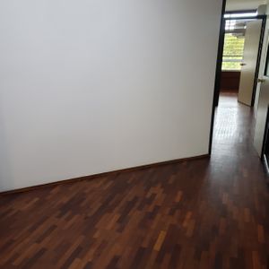 Venta Oficina Con 4 Divisiones, Guayabo Y Gaboto