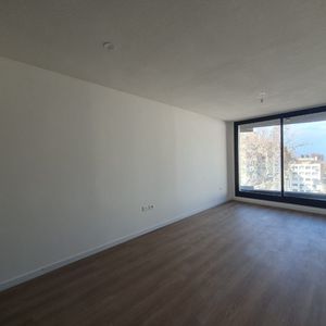 -hermoso Apto De Dos Dorm Con Gran Balcon Y Garage En El Centro.