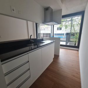 -apartamento Dos Dormitorios Al Frente Con Balcon En Barrio Sur, Centro Sur.