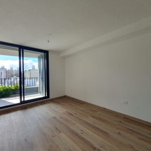 Apartamento De Dos Dormitorios Y Garage En Cordon Sur