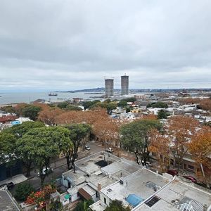 -apartamento De Dos Dormitorios Con Balcon Vista A La Bahia