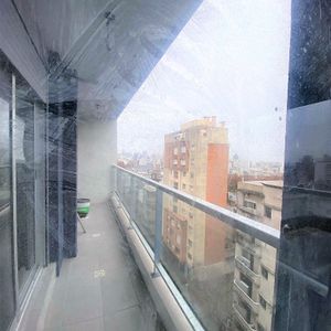 -un Dormitorio Con Balcon, Cordon