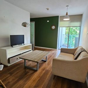 Nuevo En El Mercado - Un Dormitorio Con Garage