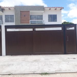 Hermosa Casa De 2 Plantas A Estrenar Por La Zona Sur