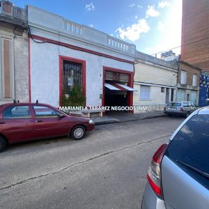 Venta Amplio  Local Con Vivienda , Al Frente