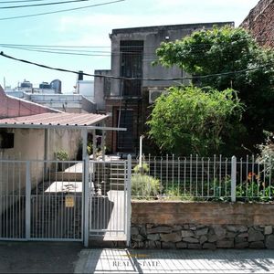 Venta  Casa La Comercial 5 Dormitorios 2 Baños , Cochera, Ideal Familia Numerosa O Reciclaje
