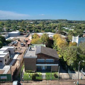 Venta Expectacular Casa Sobre Avenida En La Paz Canelones, Financia Con Entrega Importante !