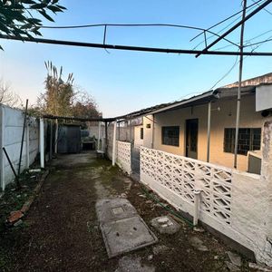Alquiler Apartamento Tipo Casita, En Sayago 3 Dormitorios, Patio Y Lugar Vehículo