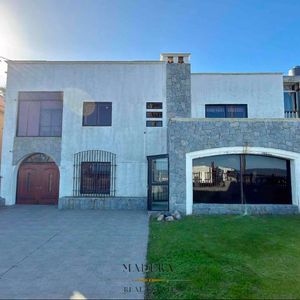 Venta Expectacular Casa Sobre Rambla De Punta Gorda