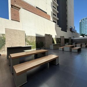 Departamento Amoblado De 2 Dormitorios En Suite En Edificio Platinium I