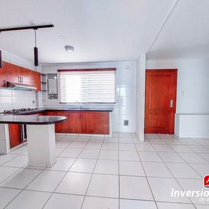 Departamento En Venta, De 2 Dormitorios + Parqueo Y Baulera.