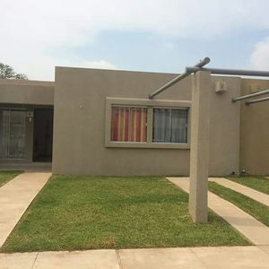 Hermosa Casa En Alquiler Zona Norte!!