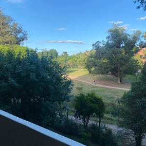 Dueño Vende. Apartamento Con Vista Directa Al Parque - Punta Gorda. 