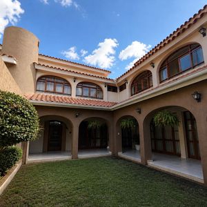 Casa Amplia En Venta Zona Noreste 