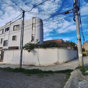 Casa En Venta Incluye 1 Departamento Independiente  Achumani 