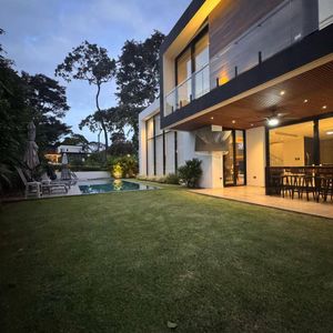 Bella Casa En Venta En Condominio De Urubo