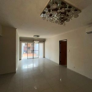Casa De 4 Dormitorios  En Condominio En Anticretico 
