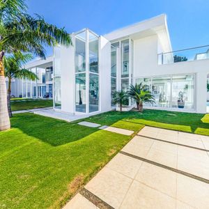 Casa Amoblada En Venta - Zona Oeste Avenida Pirai