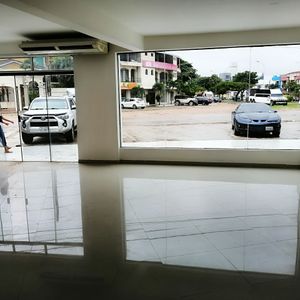 Local Comercial Sobre Alemana Esquina 3er Anillo