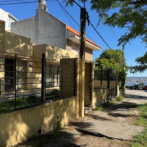 Alquiler De Preciosa Casa Con Cochera En Puerto Del Buceo Padrón único
