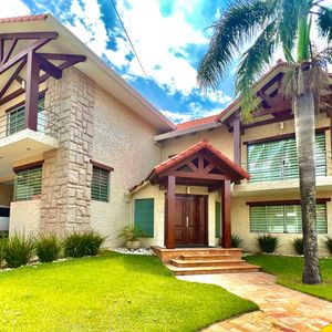 Casa De Lujo  En Alquiler- Cond. Barrio Norte 4to Anillo