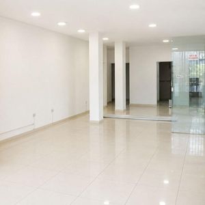 En Alquiler Locales Comerciales  Zona Equipetrol Av. San Martín 