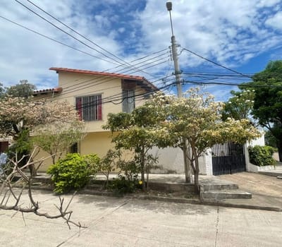 Casa En Venta, Radial 10 4to Y 5to Anillo (tc:7)