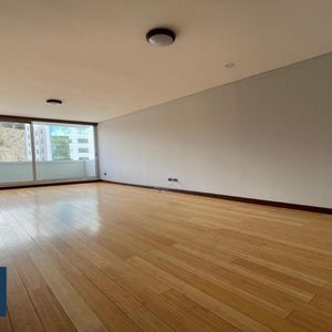 Departamento En Alquiler En Calacoto Con Balcon Privado