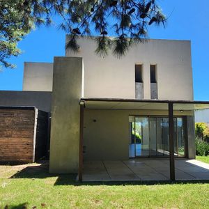 Moderna Casa En Alquiler En VIñedos De La Tahona